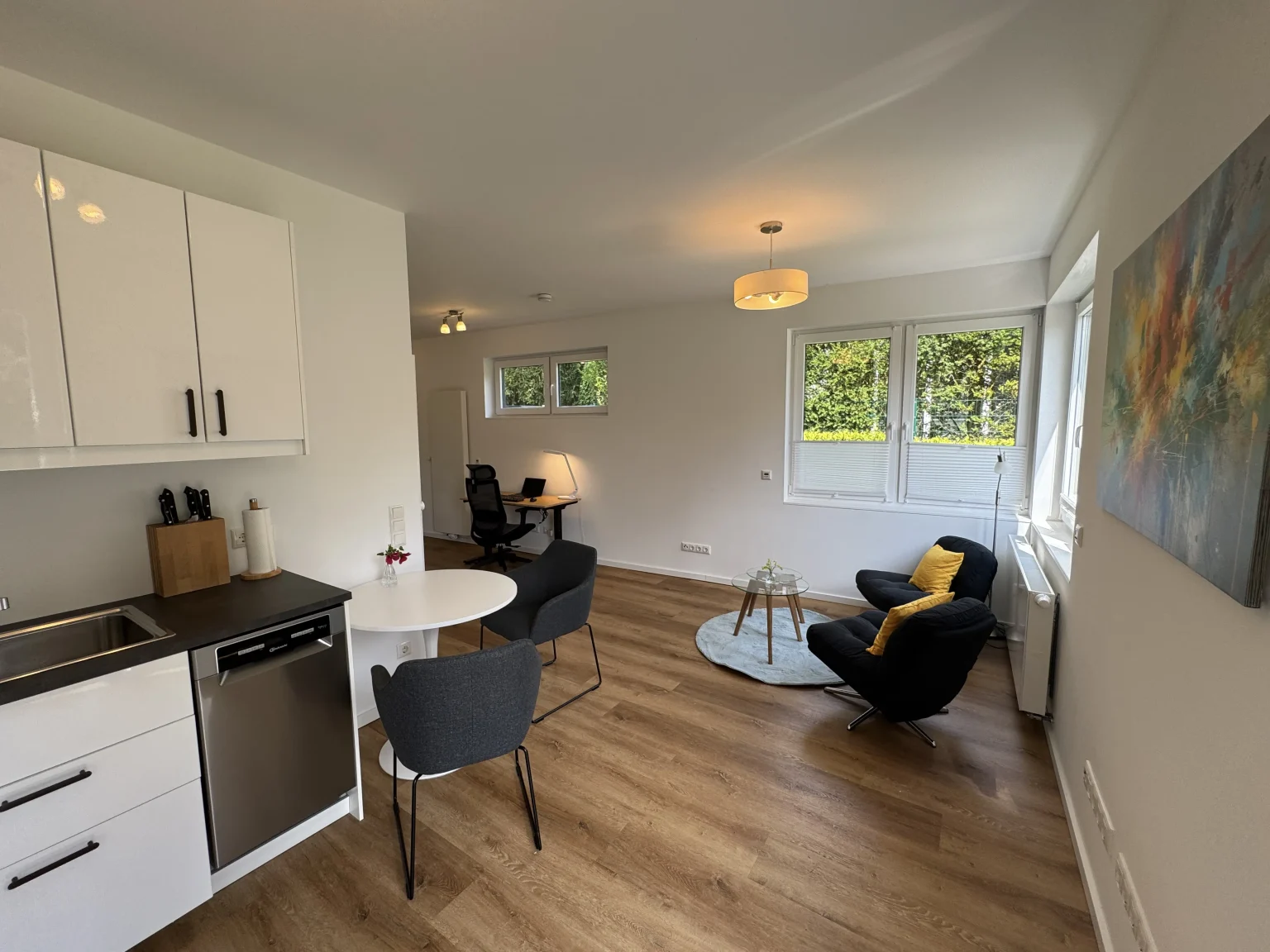 Küche & Wohnbereich Apartment Refrath – Köln auf Zeit