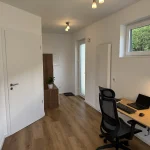 Möblierte Wohnung auf Zeit nahe Köln – Schreibtisch im Apartment in Refrath.